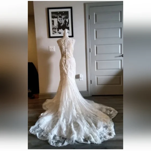 Lillian West #6521 Wedding Gown Dress Ivory Size 10 New w/Tags - Picture 2 of 6